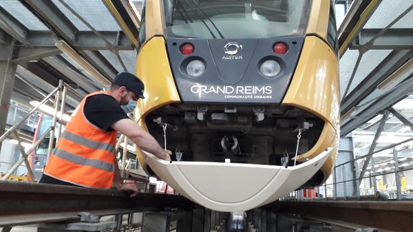 ©ALSTOM Tram Custom Front Fairing 3D Printed by Stratiforme Industries 1.jpg