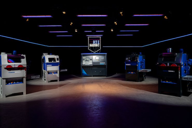 DyeMansion_DigitalWorldPremiere_Setting_1.jpg