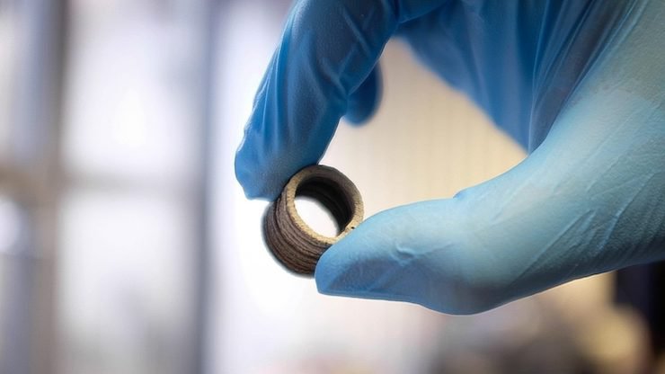 Hollow cylinder 3D printed using the lunar regolith simulant EAC-1A. ESA-B.Grundstrom.jpg