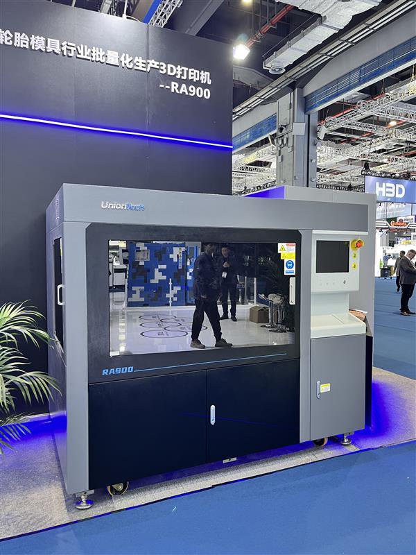 The RA900 by UnionTech on the showfloor before opening of TCT Asia Day Two