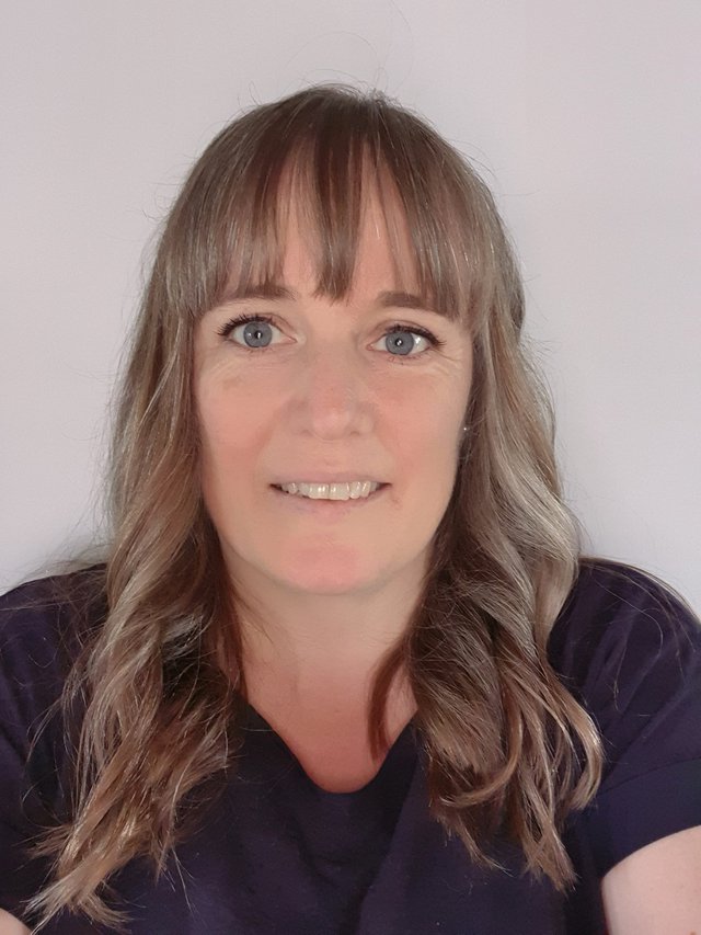Jennifer_Johns_headshot.jpg