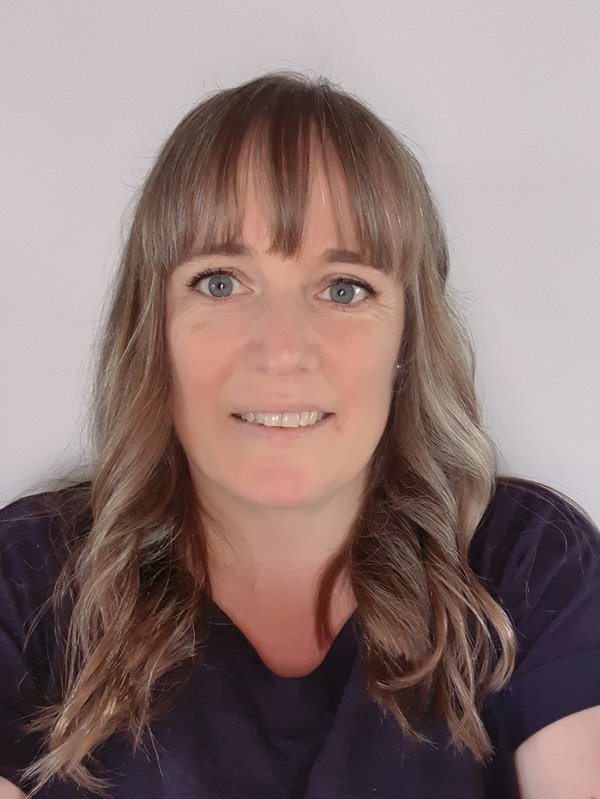 Jennifer_Johns_headshot.jpg