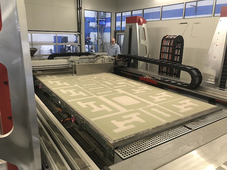 Picture 2_voxeljet TEI_Build space of the VX4000 during the printing process.jpg